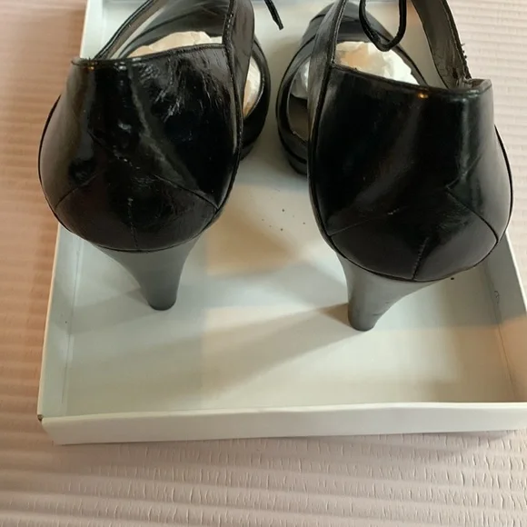 Calvin Klein NWOT stylish black heels. Black leather - Picture 4 of 11
